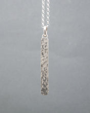 Load image into Gallery viewer, Hammered Post Necklace
