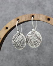 Load image into Gallery viewer, Lined Disc Earrings
