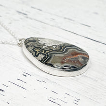 Load image into Gallery viewer, Hand Cut Fancy Lace Agate Necklace