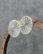 Load image into Gallery viewer, Circle Burst Earrings