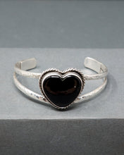 Load image into Gallery viewer, Onyx Heart Split Cuff