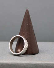 Load image into Gallery viewer, Flat Hammered Ring Band