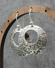 Load image into Gallery viewer, Textured Circle Cutout Earrings