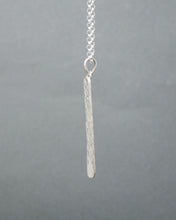 Load image into Gallery viewer, Hammered Post Necklace
