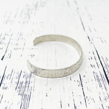 Load image into Gallery viewer, Silver Hammered Cuff